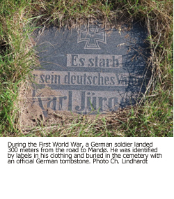 During the First World War, a German soldier landed 300 meters from the road to Mandø. He was identified by labels in Viennese clothing and buried in the cemetery with an official German tombstone